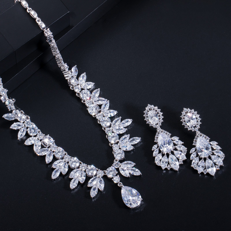 Two-piece set of high-end earrings and necklaces from Europe and America Zircon jewelry for evening gowns and wedding dresses