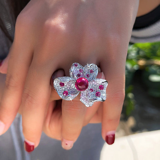 French-style minimalist luxury high-purity diamond sophisticated ring for women exuding elegant charm Red gemstone with ultra-shiny finish heavy precious gemstones three-dimensional flower-shaped finger ring