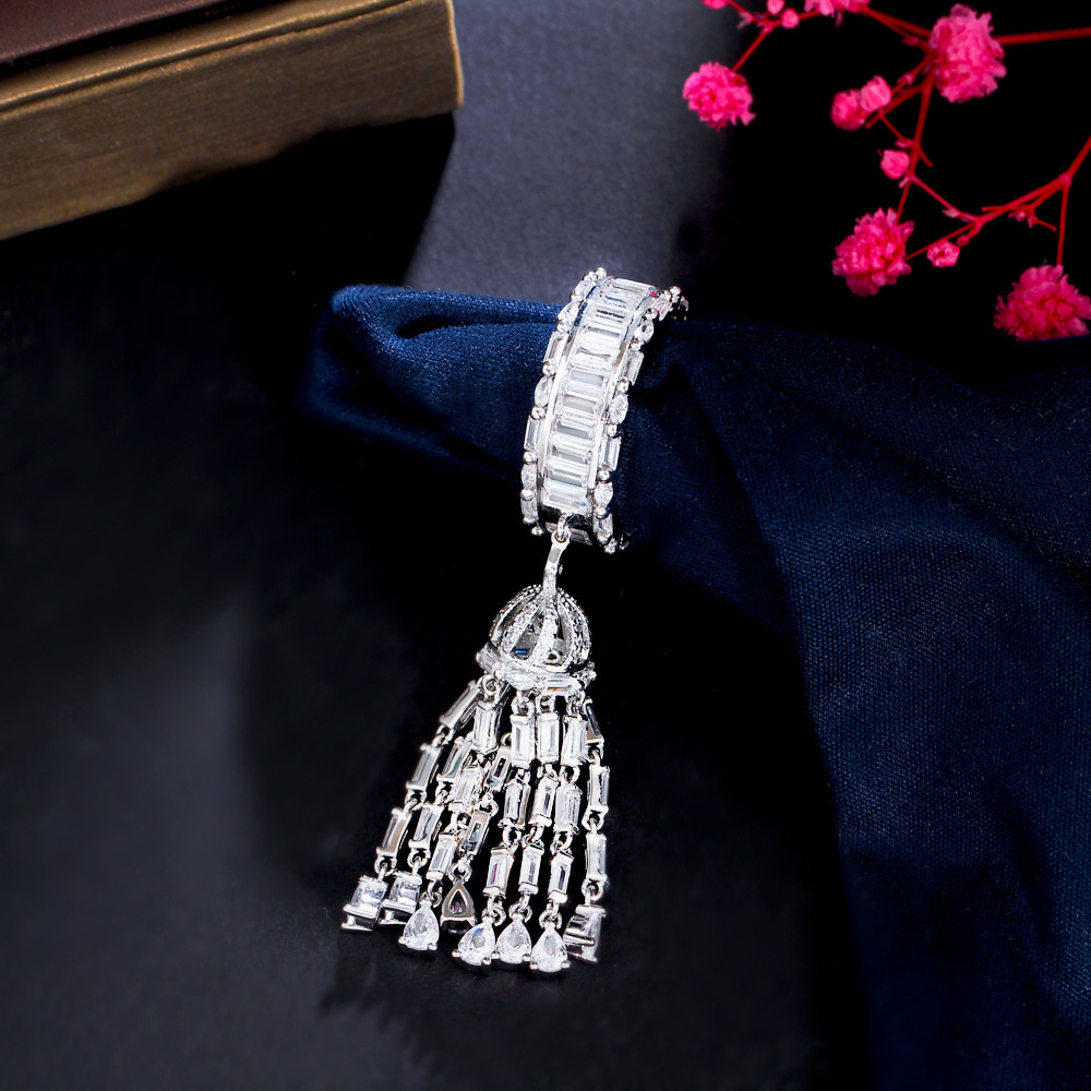 Designer Ins series full-diamond fringed ultra-gorgeous ring with three-dimensional micro-set zirconia hollow design unique personalized finger ring accessory