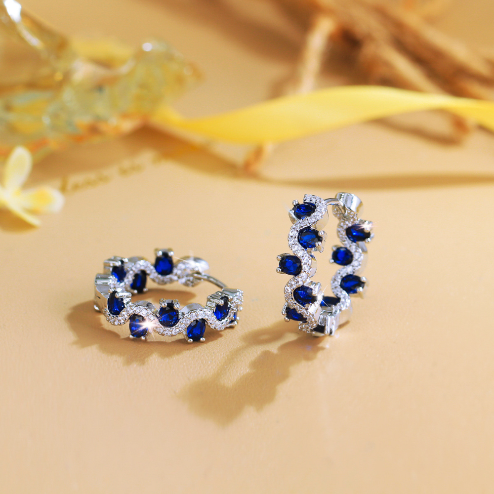 Geometric circular stud earrings with high-end round rings Design featuring a subtle setting of zirconia stones Versatile and exquisite accessories for the ears