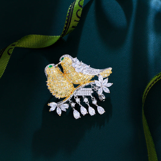 Korean version of light luxury color micro-set zirconia heart-shaped brooch for women's formal accessories couple's small bird-shaped love bird brooch